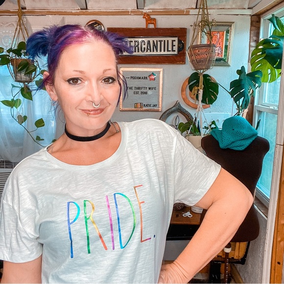 Meet your Posher, TheThriftyWife 🌈💜 - Picture 8 of 16